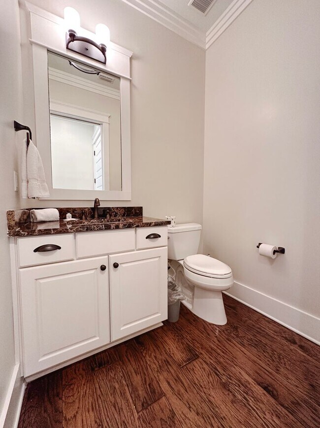 Building Photo - New, exclusive 3200 sq ft 4 bedroom/3.5bat...