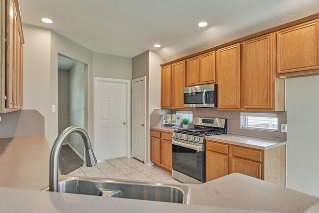 Building Photo - 6403 Sagewalk Ct