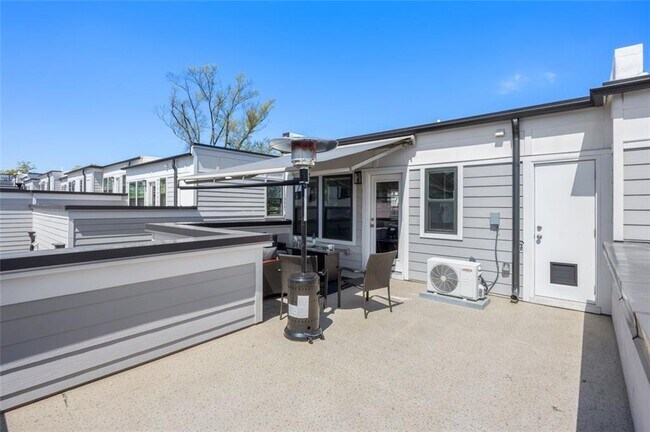 Building Photo - 2145 Burnside Dr NW