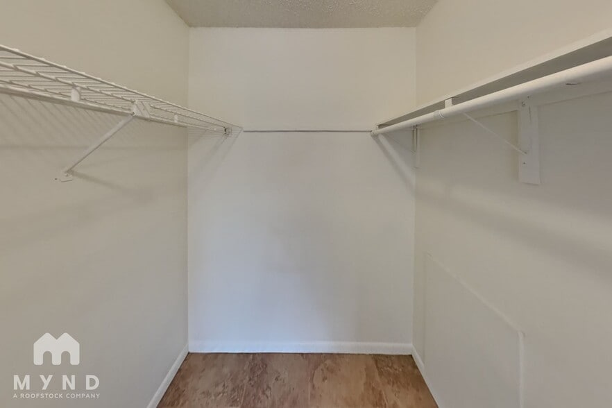 Building Photo - 12431 Brookside St