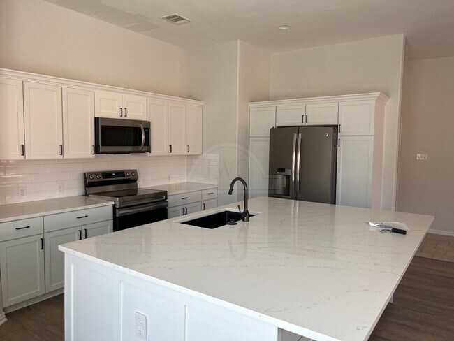 Building Photo - 6311 Serpentine Dr