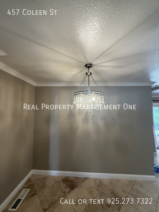 Building Photo - 457 Coleen St