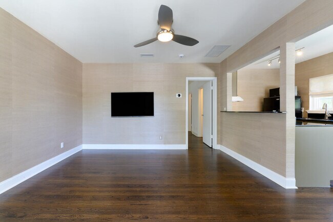 Primary Photo - 123 N Palmway