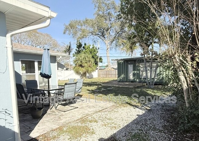 Building Photo - 105 N Aurora Ave