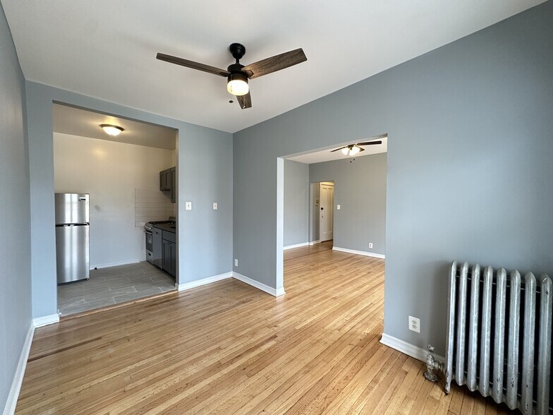 Building Photo - 1319 W Estes Ave
