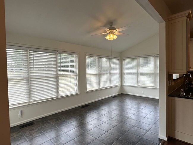 Building Photo - 110 Pangborne Ct