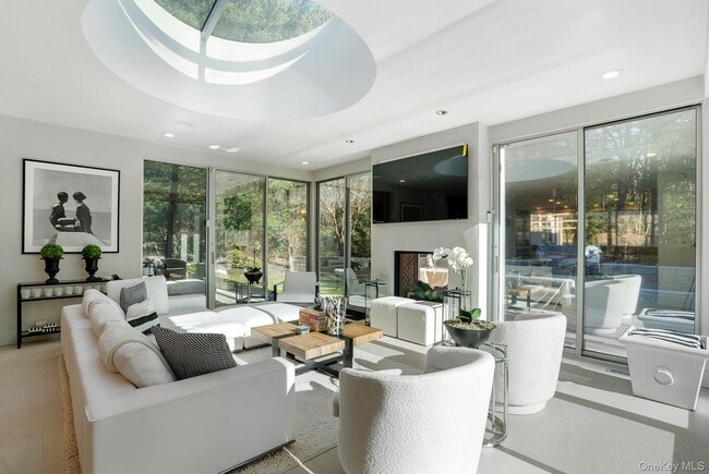 Building Photo - 7 Rolling Wood Ln