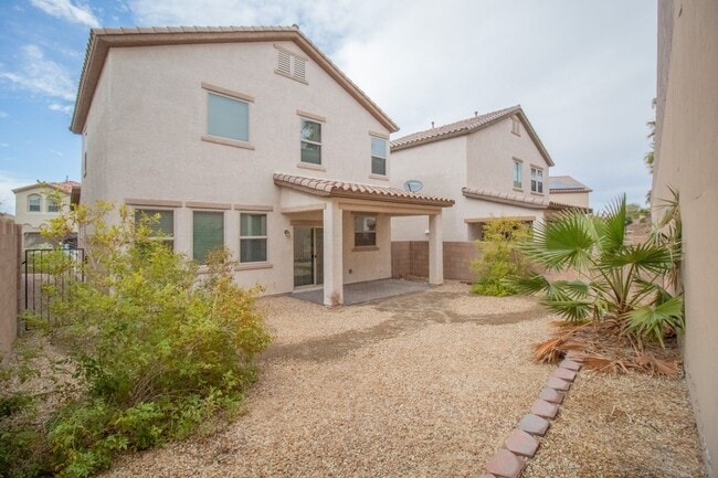 Building Photo - GUARD GATED 3 BD 2.5 BTH HOME IN HENDERSON