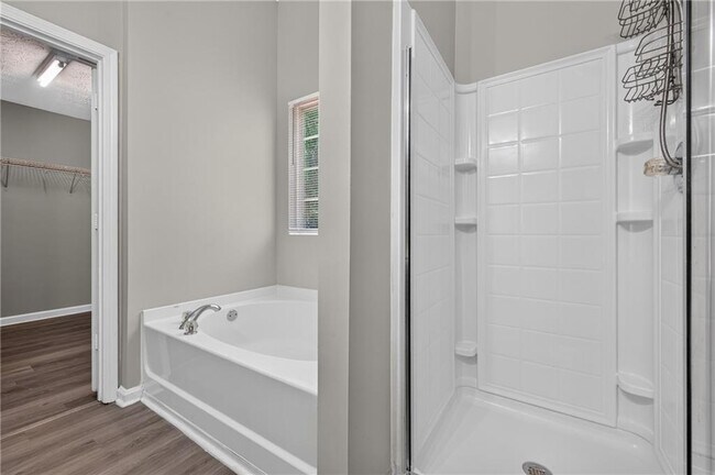Building Photo - 437 Waterbury Way