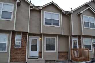 Building Photo - Charming 3 Bedroom Townhome w/ Basement