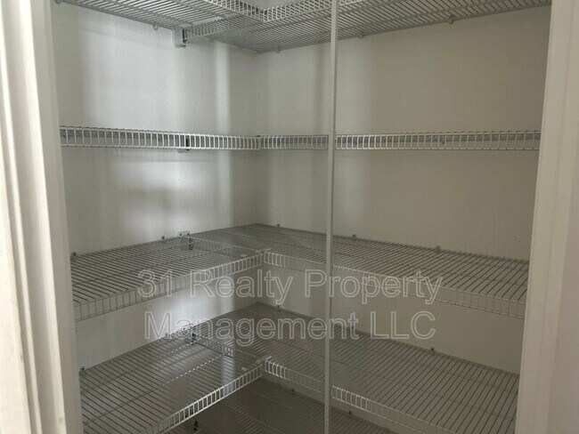 Building Photo - 11114 Sycamore Woods Dr