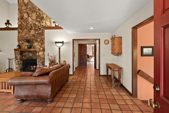 Building Photo - 36 Ponderosa Rd
