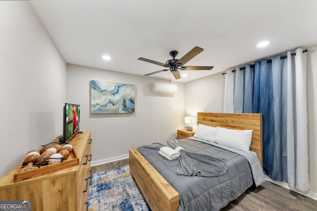 Building Photo - 243 N Georgia Ave