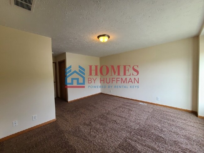 Building Photo - Three Bedroom Townhouse | Two Bath | Chandler