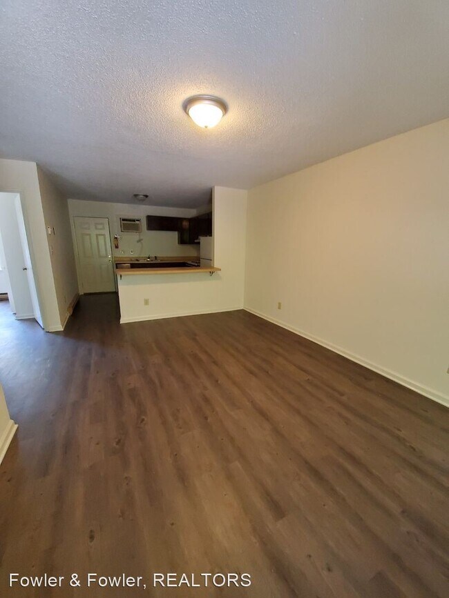 Building Photo - 1613 Long St