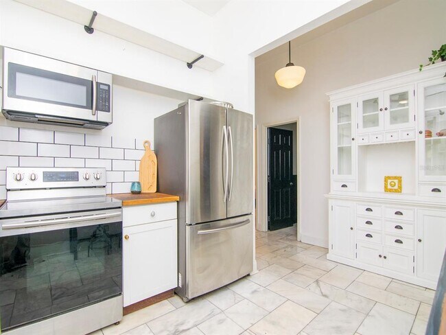 Building Photo - 2302 N Morgan St