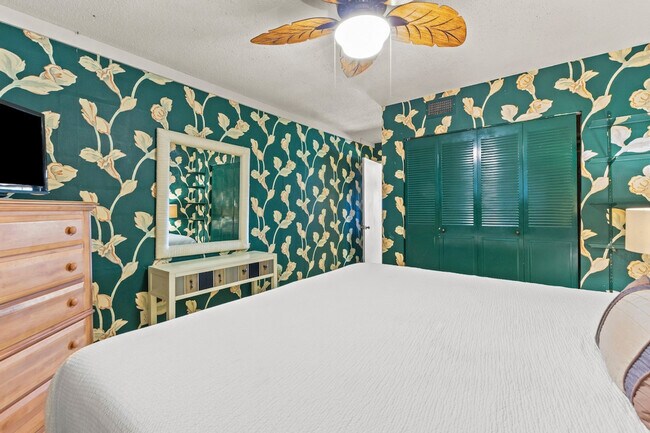 Building Photo - 4000 Gulf Terrace Dr