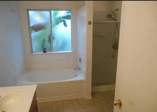 Building Photo - Rivermist Subdivision 3/2/2 Plus Study/Flexroom!