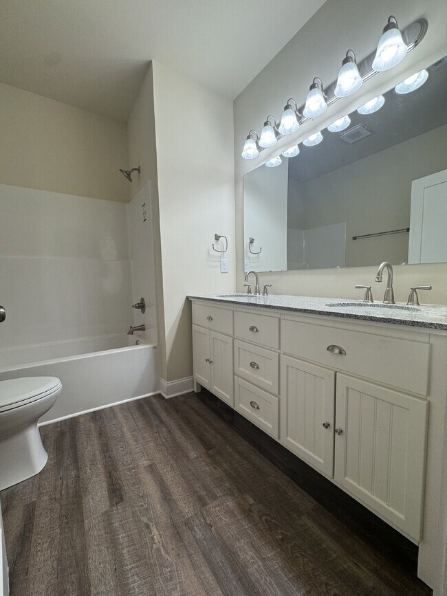 Building Photo - Brand New Rental in North Hall!