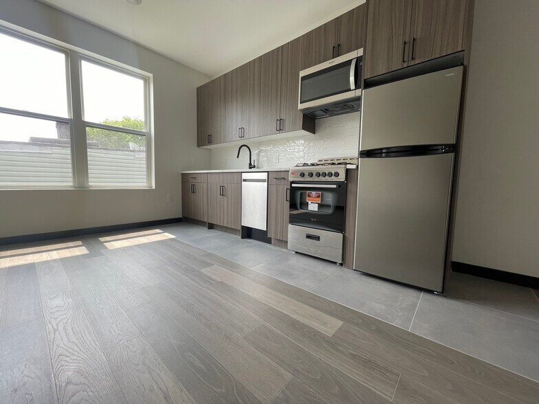 132 Mallory Ave 303 - 138 Mallory Ave