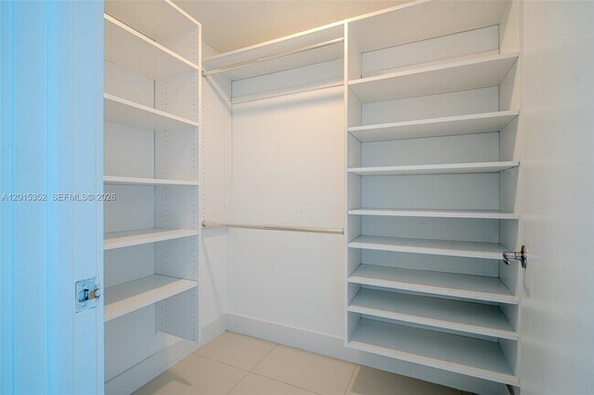 Building Photo - 900 Biscayne Blvd