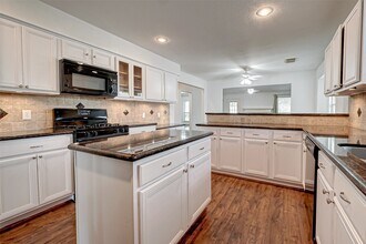 Building Photo - 22926 Rainbow Bend Ln