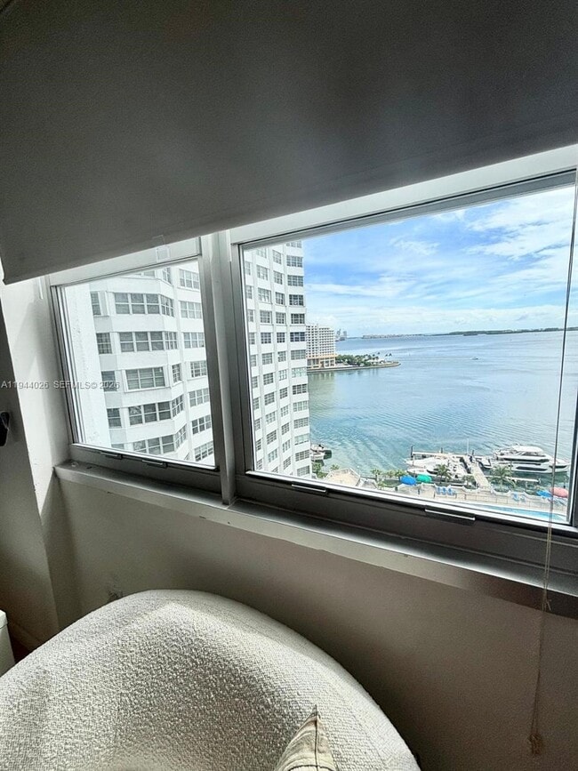 Building Photo - 999 Brickell Bay Dr