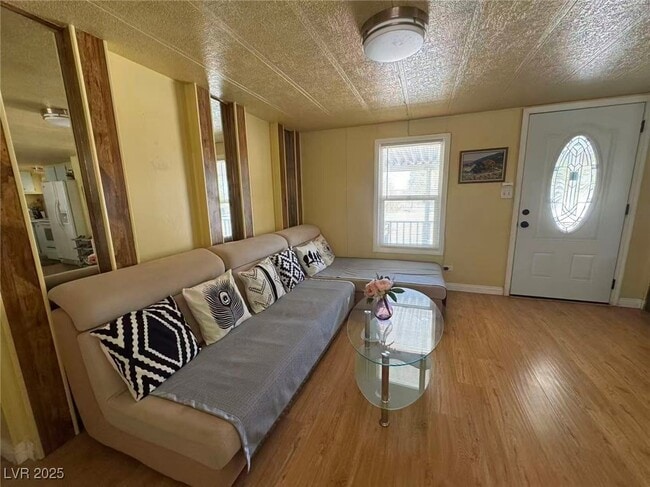 Building Photo - 551 Piltz Rd