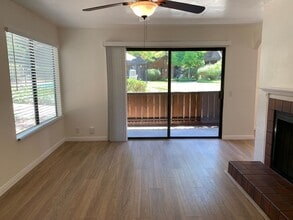 Building Photo - UPDATED2 Bed/2 Bath Alpine Oaks Condo