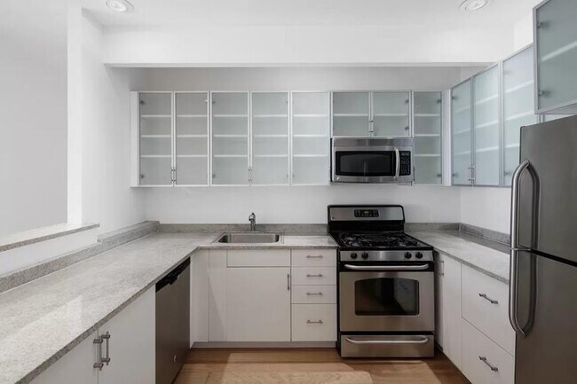 Building Photo - 4 bedroom in New York NY 10005