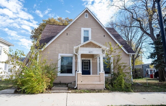 Primary Photo - 411 S East St