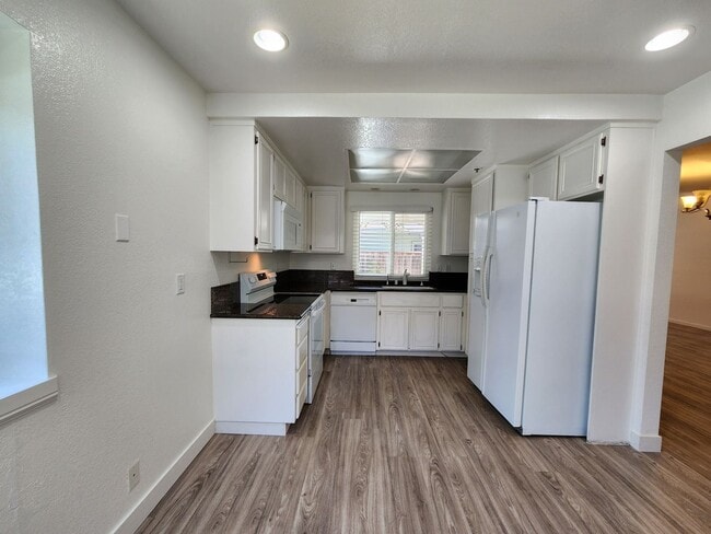 Building Photo - Redwood city townhouse