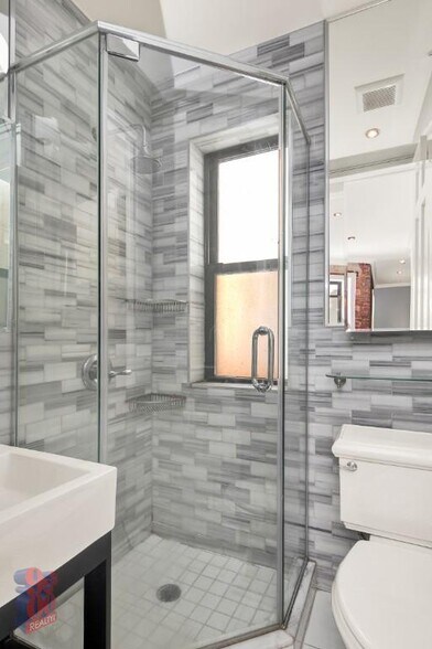Building Photo - 15 W 103rd St