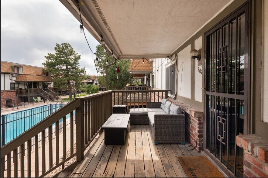 Building Photo - 2700 S Holly St