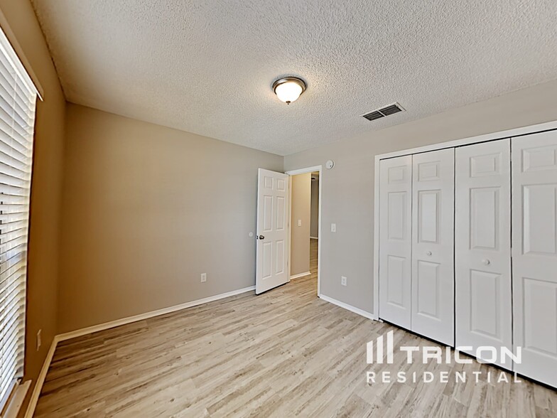 Building Photo - 1736 Dorset Dr