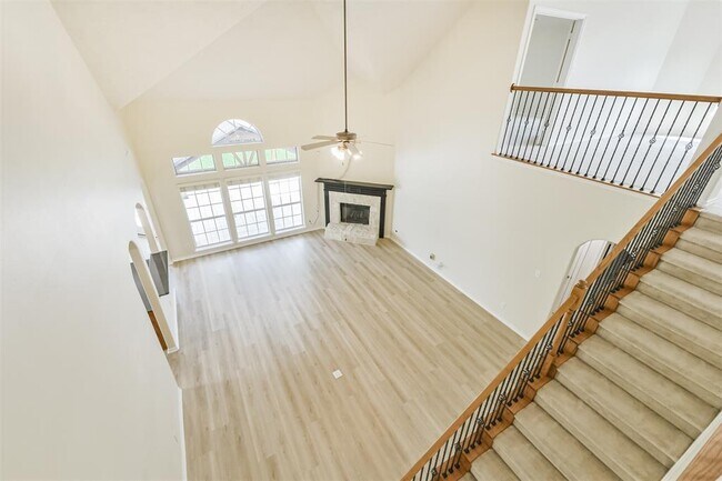 Building Photo - 11918 Mariposa Canyon Dr