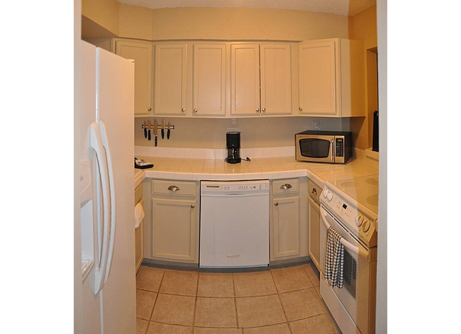 Building Photo - 5 Pine Tree RoadPrince Mnr