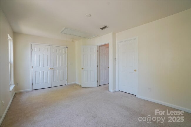 Building Photo - 15658 King Louis Ct