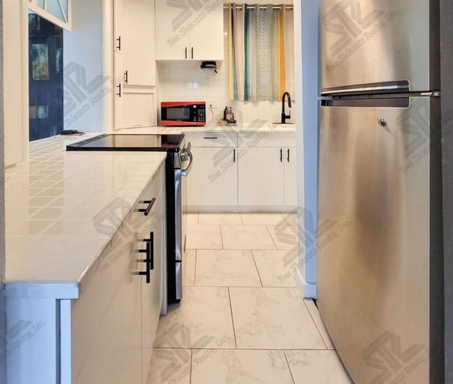 Building Photo - 1BR / 1Bath / 1Pkg Condo Rental at Hale Luana!