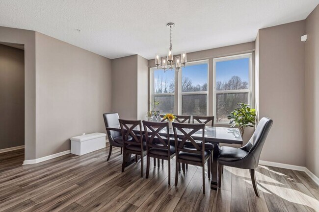 Building Photo - Spacious 3bed 3bath Townhome in Chaska!