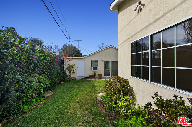 Building Photo - 13958 Peach Grove St