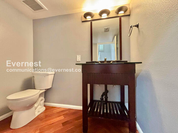 Building Photo - 4455 Rockland Pl