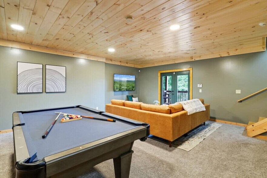 Building Photo - 757 Double Knob Rd