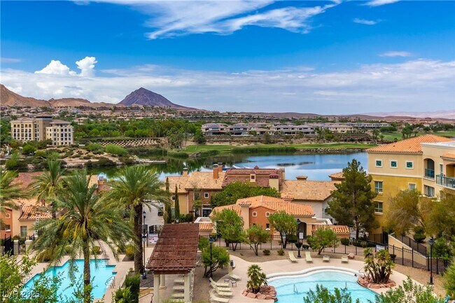 Building Photo - 30 Strada Di Villaggio