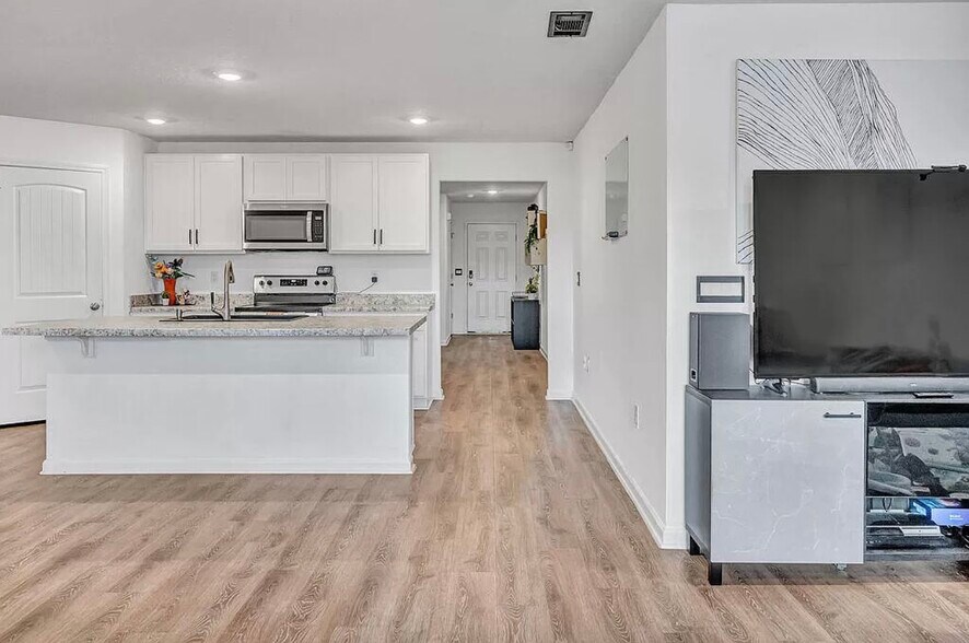 Building Photo - 3285 Chappelwood Dr