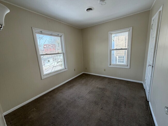 Building Photo - 1328 Goodyear Blvd