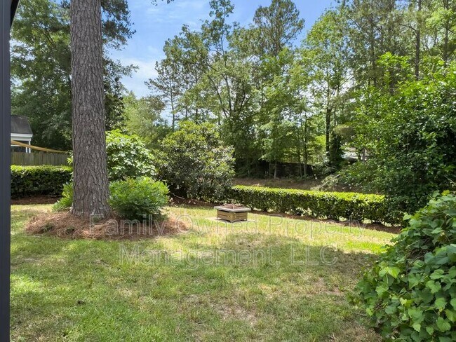 Building Photo - 8753 Red Oak Dr