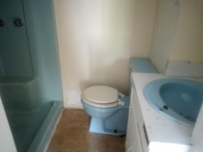 Building Photo - 522 James St