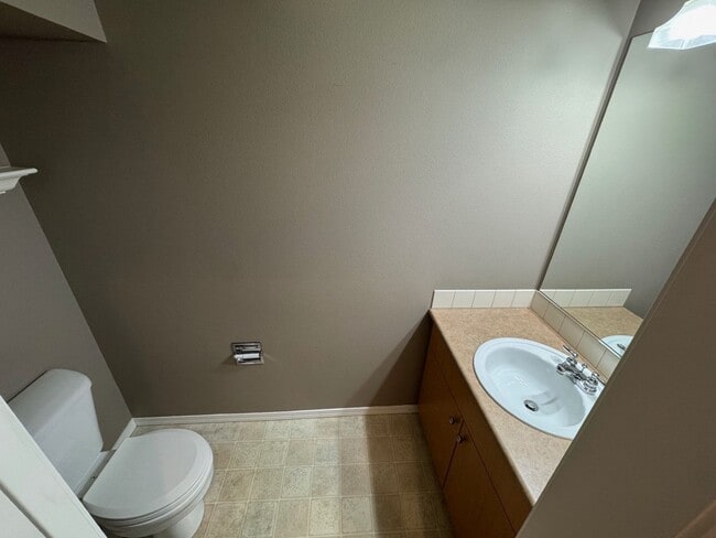 Building Photo - Gated 2 beds 2.5 baths townhome in Ashburn...