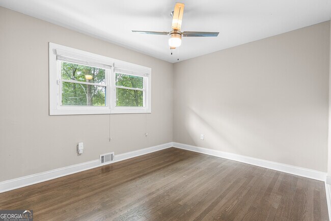 Building Photo - 629 Willivee Dr